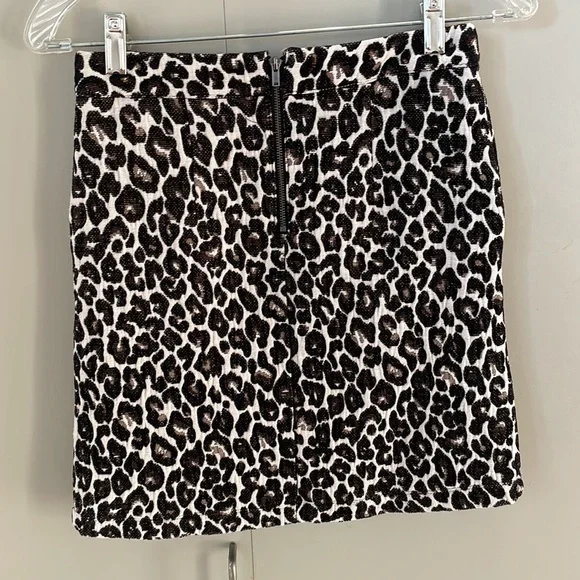 Sanctuary leopard print mini skirt. - Picture 3 of 6